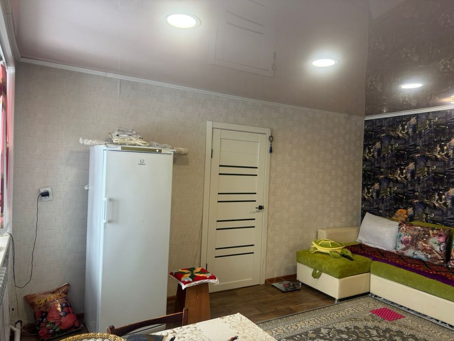 Продам 2 комнатный квартиру