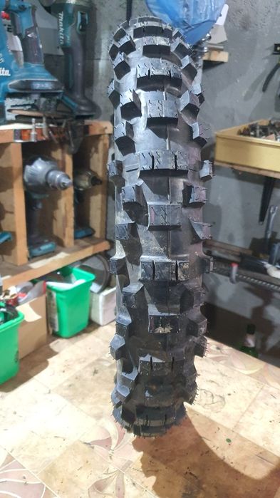 110 80 R18 Metzeler NOU