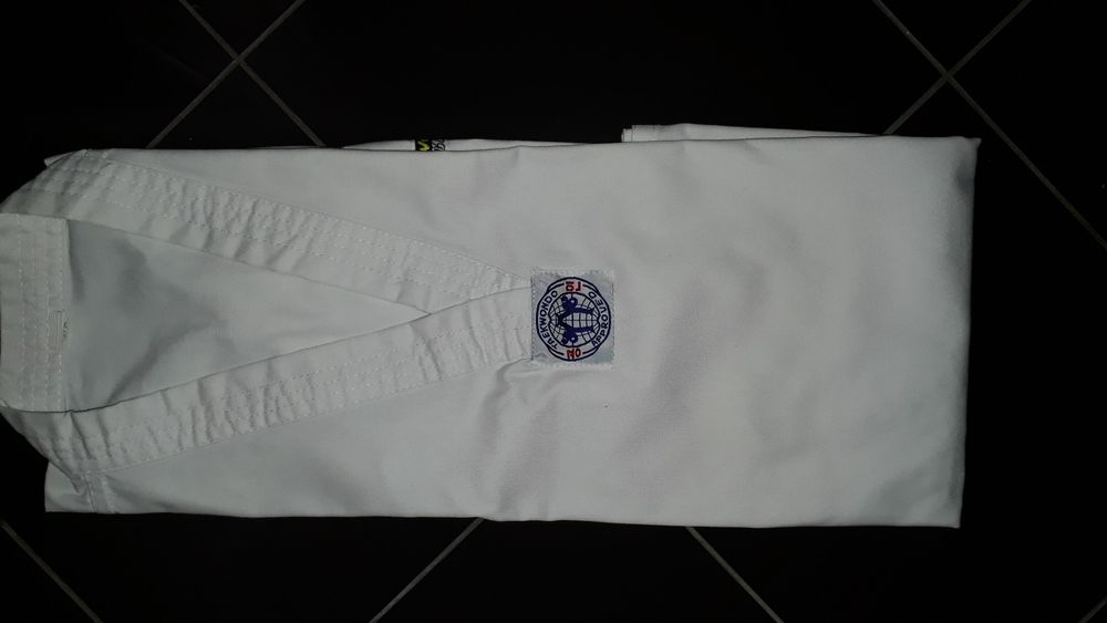 Спортен екип за бойни изкуства