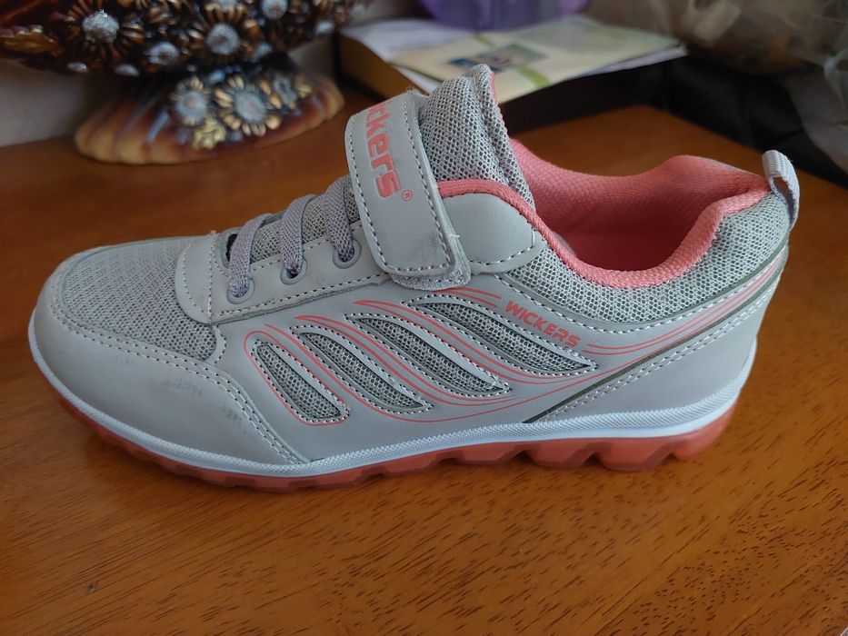 Кроссовки детские