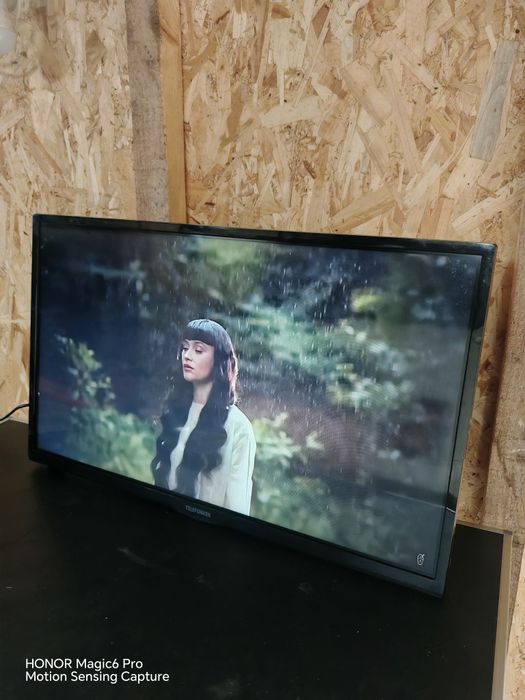 Televizor LED  81 Cm