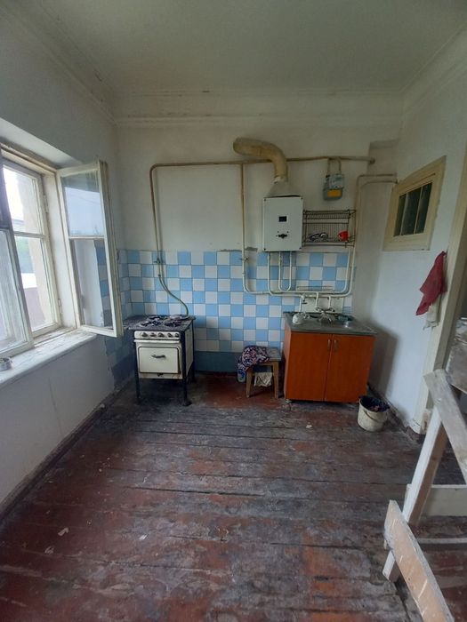 Продается 2х ком кв в Чирчике на питисотки 72 квадрат 4 этаж