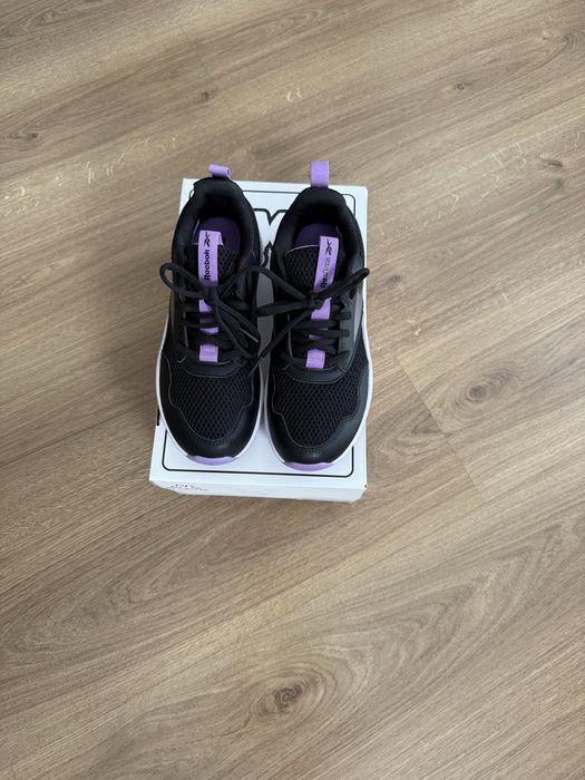 REEBOK детски маратонки.Като нови!