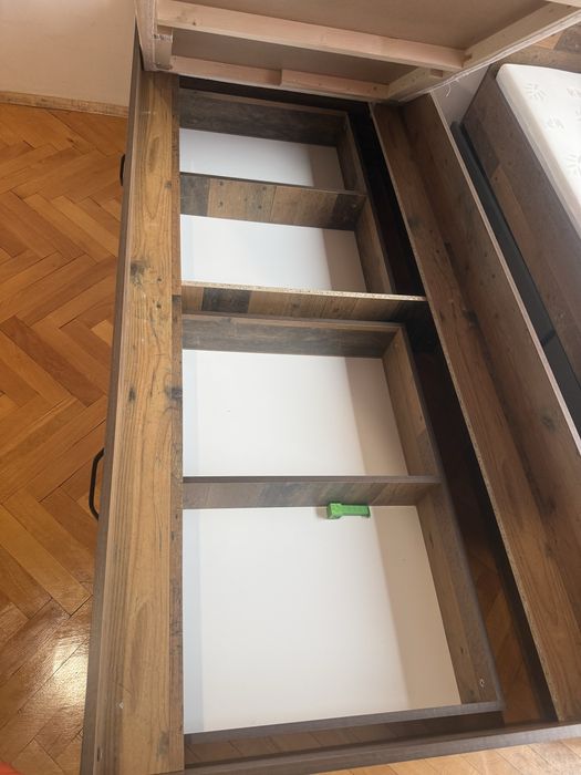 Две единични легла