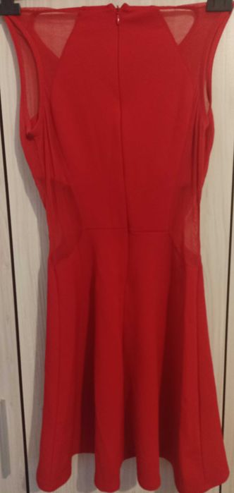 Червена рокля размер S