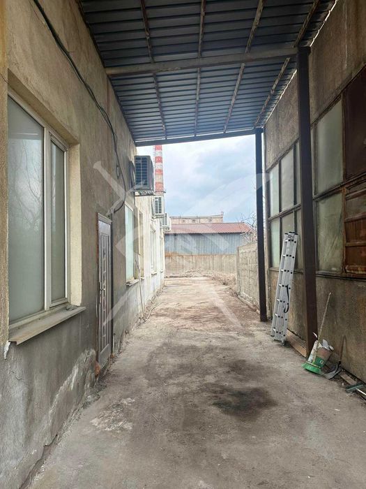 Продава се Промишлена сграда в София, Хладилника - 180 кв.м за 973 €/кв.м - Снимка #1