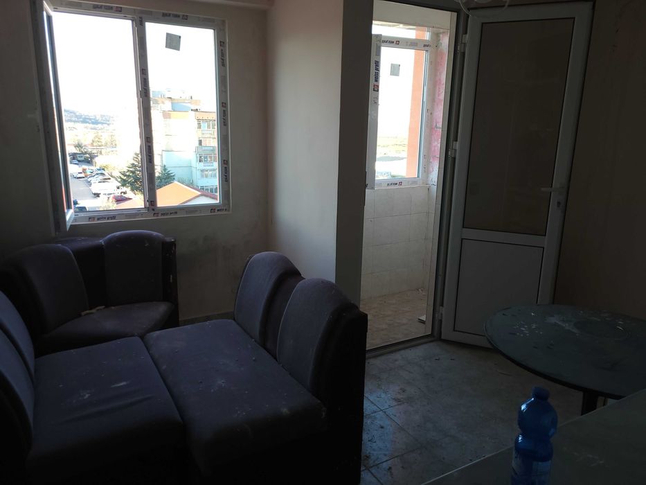 Продава четиристаен апартамент в гр.Пещера