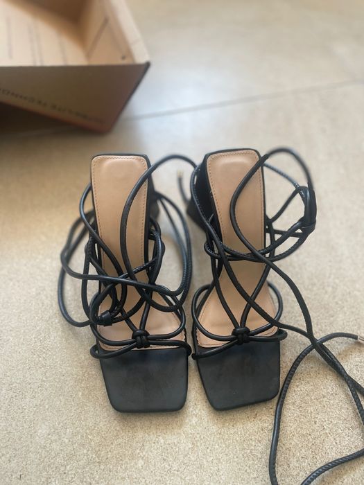 Обувки с дебел ток