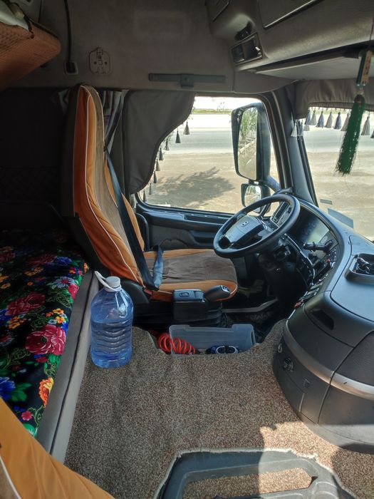 Вольво тягач прицепи билан сотилади