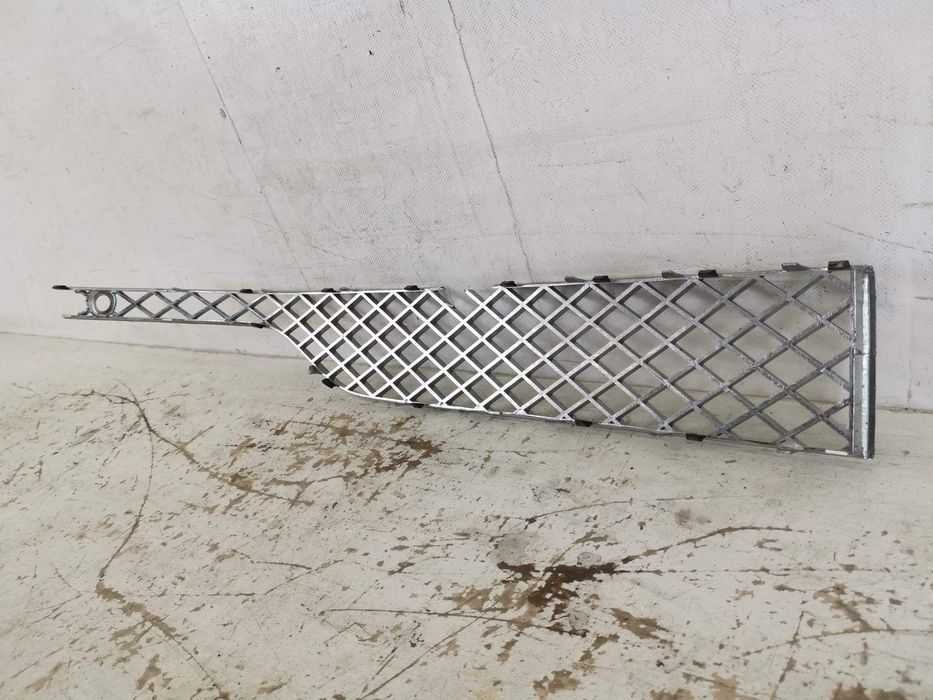 Бентли Бентайга / Bentley Bentayga 1 [Долна дясна предна решетка. Ориг