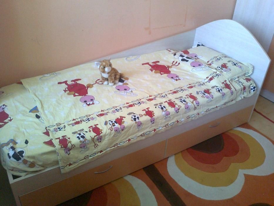 Продавам детско-юношеско легло