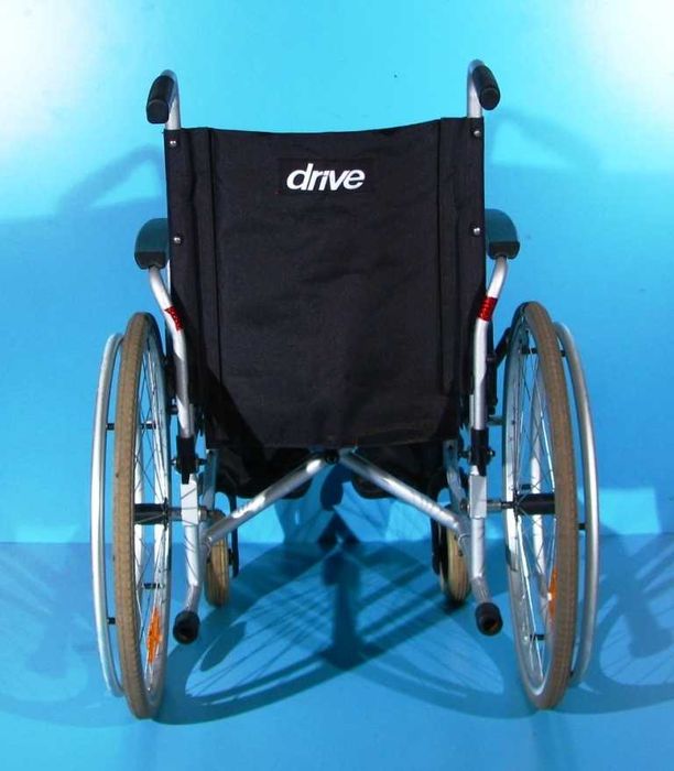 Scaun cu rotile Drive - latime sezut 45 cm