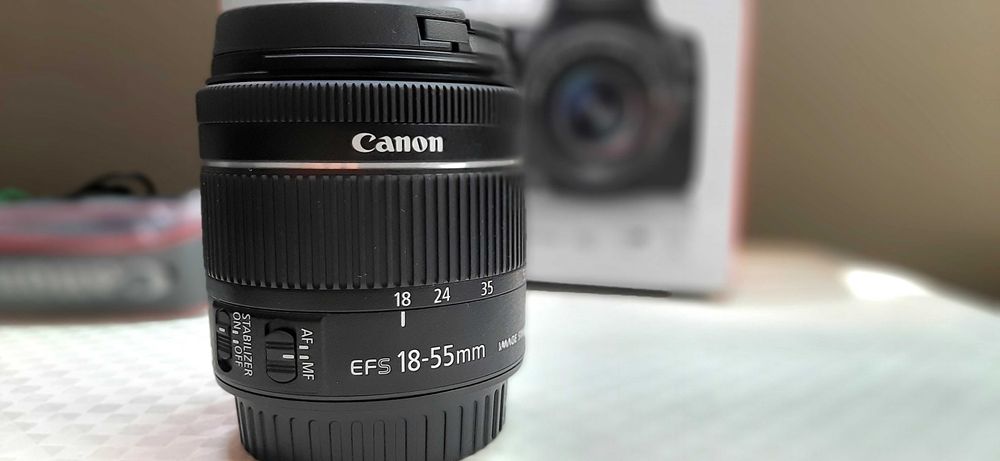 НОВ DSLR фотоапарат CANON EOS 250D с обектив 18-55 мм (черен)