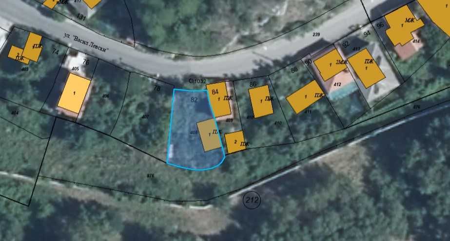 Парцел с жилищна постройка във Вароша