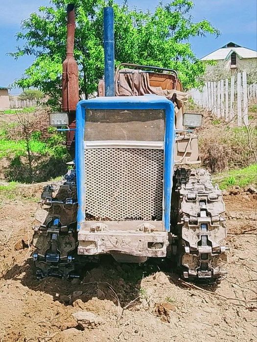 КД-35 gusenichniy traktor + plug