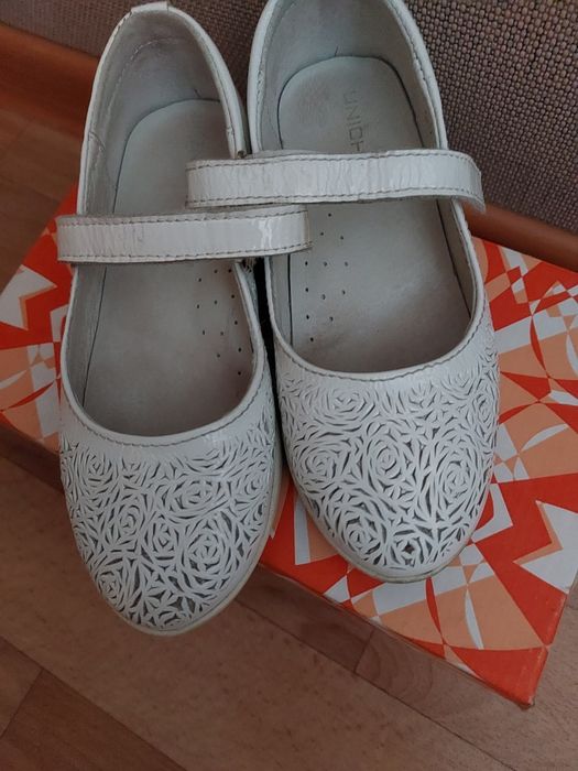 Продам туфли для девочки