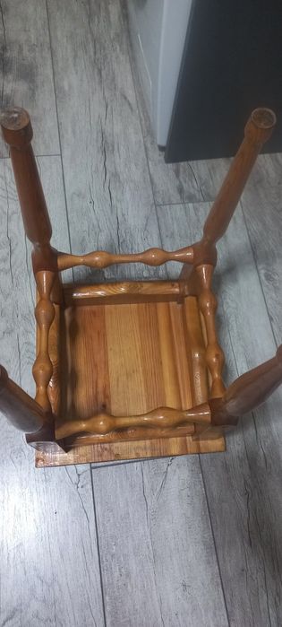 Продаются табуретки деревянные.