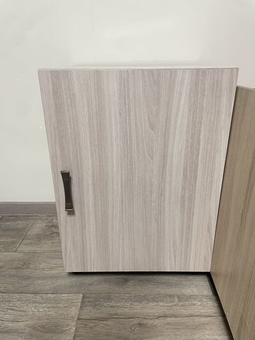 Продам тумбочку.