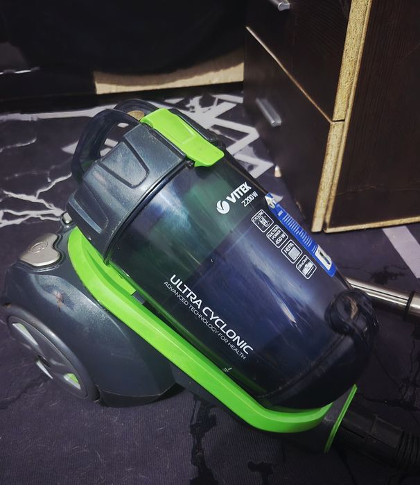 Продам Пылесос Vitek VT-8130