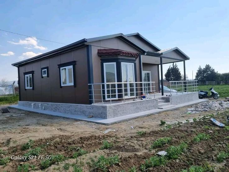 Vand case pe structura metalica din panouri sandwich termoizolante