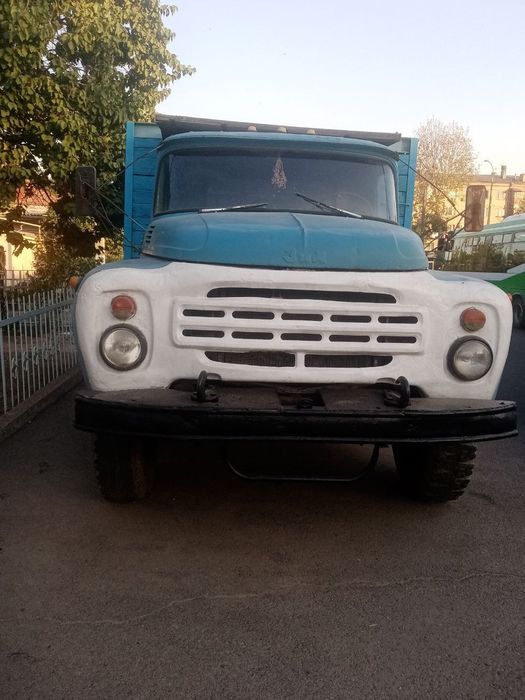 Грузовик автомобиль зил