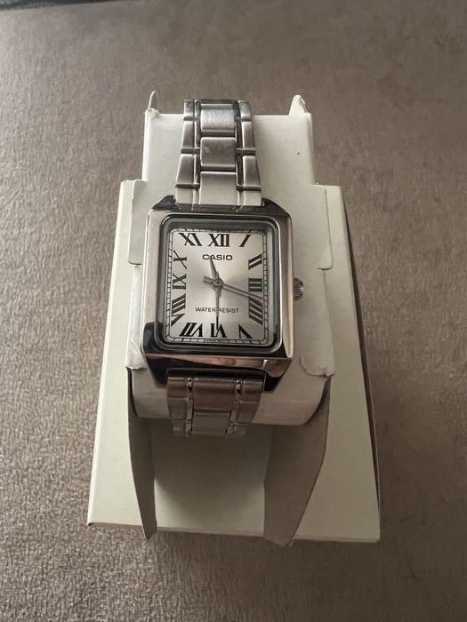 Дамски часовник Casio - нов, неупотребяван, с гаранция