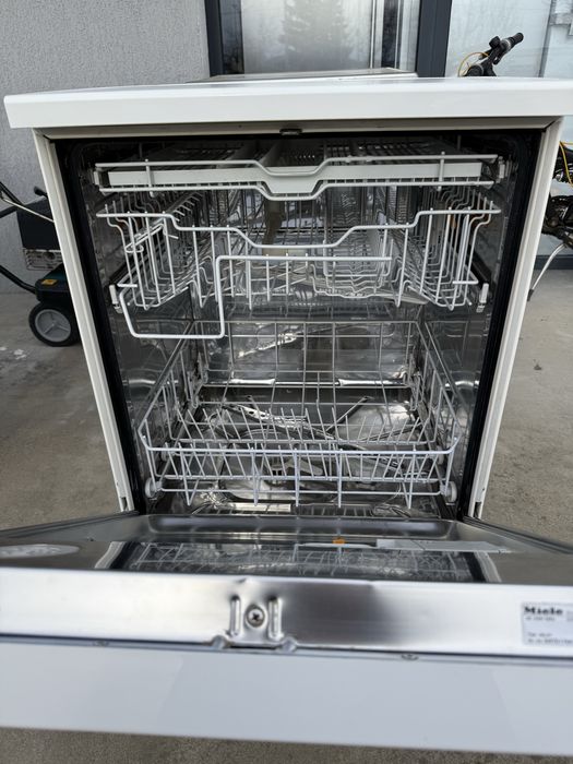 Свободностояща съдомиялна Миеле 60 см