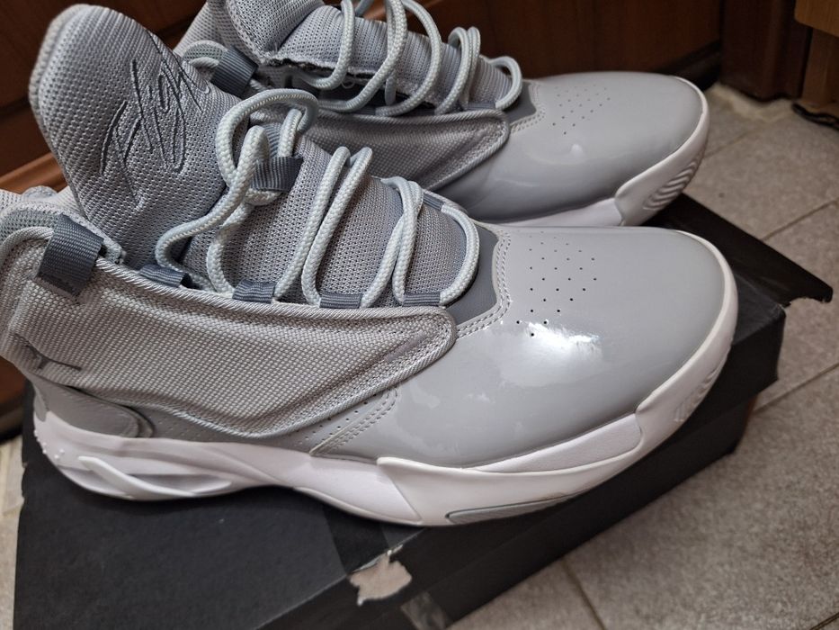 Ghete Jordan 43 ca noi