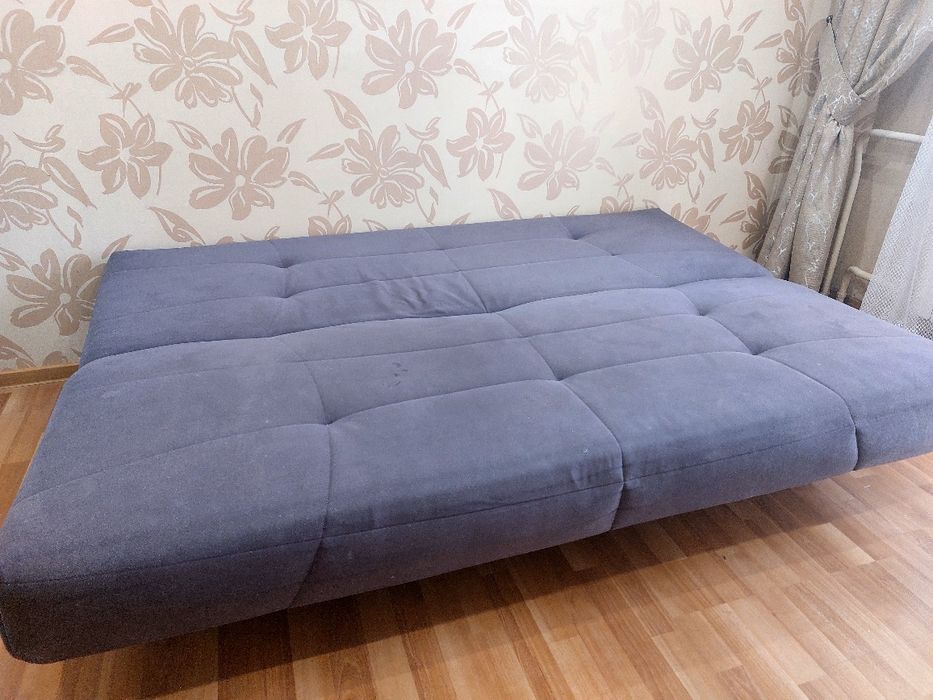 Продам диван сиреневый