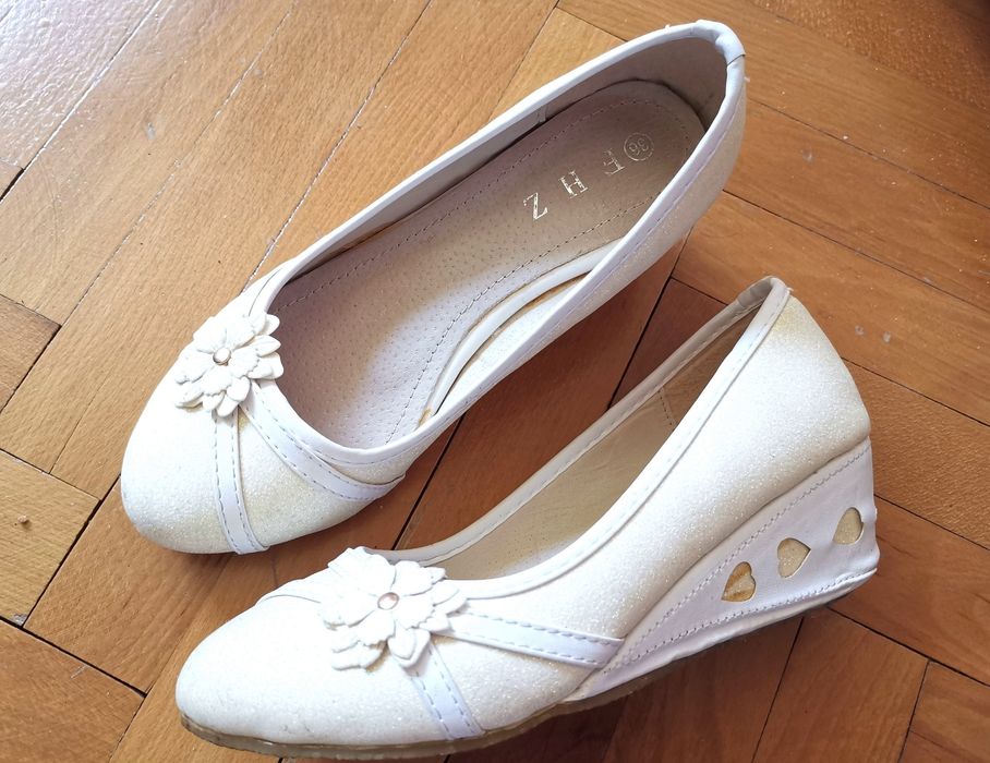 Pantofi cu platforma nr 36, eleganți