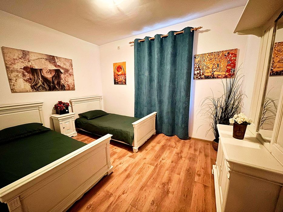 Inchiriez cabana cu PISCINA INFINITY INCALZITA,Jacuzzi, Sauna,Salina!