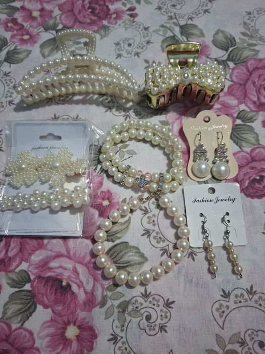 Vând Set Perle Noi