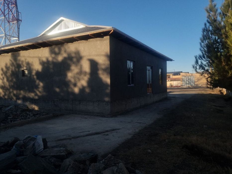 Uy sotiladi 8sotix Kadastr bor