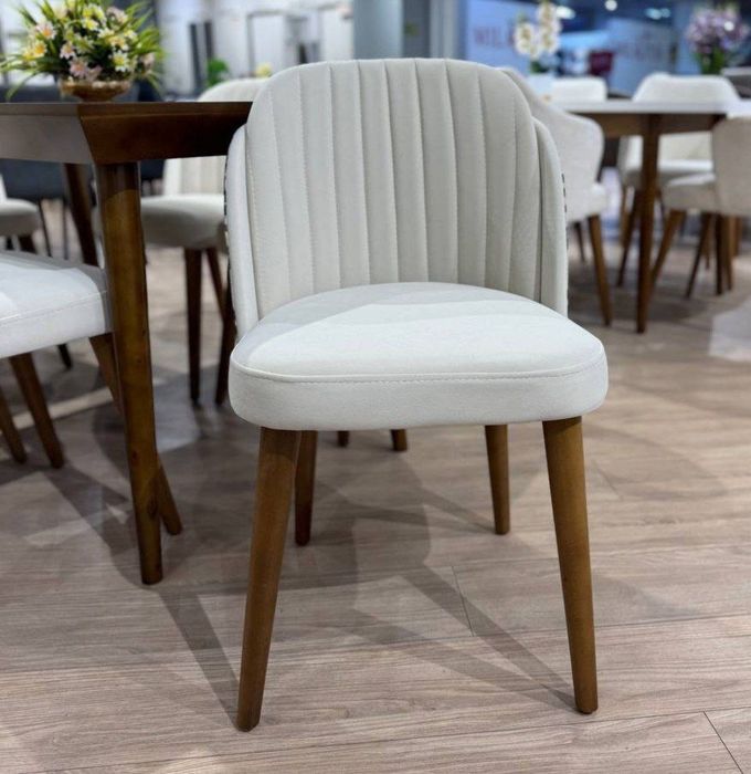 Обеденный стол и стулья по акции