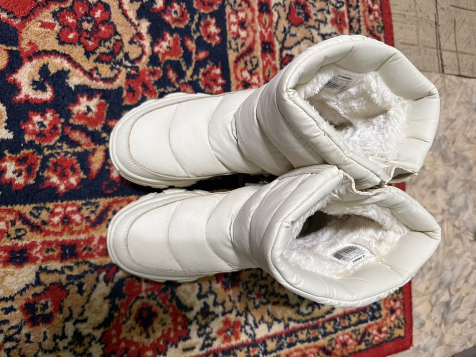 Продам дутыши demix