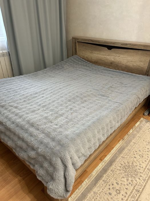 Двуспальная кровать