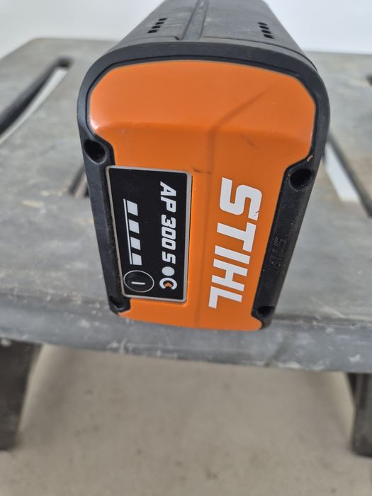 Acumulator ,baterie Stihl AP 300 S , aproape nouă
