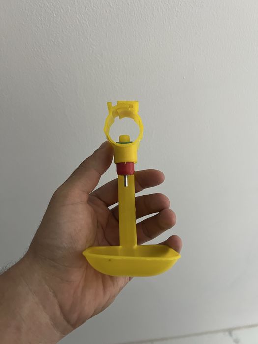 Автомат, ручной кармушки и поилки