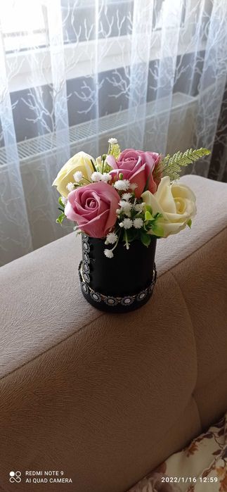 ухаещи луксозни рози за Вашият празник