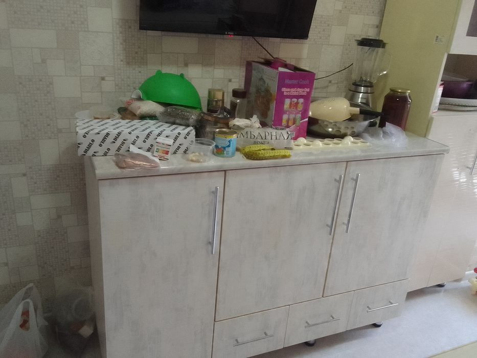 Мебель кухонный гарнитур шкавы один навесной