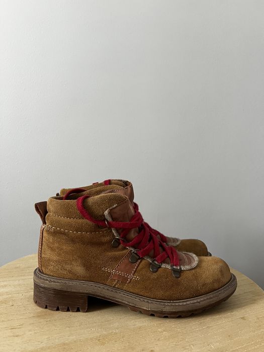 Стильные ботинки из замши