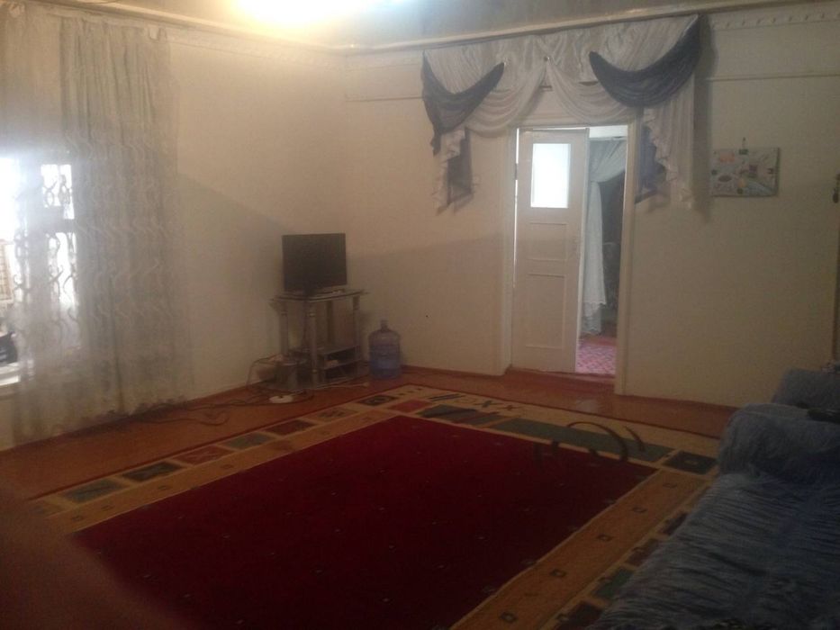 Ховли сотилади  аркни орка томони