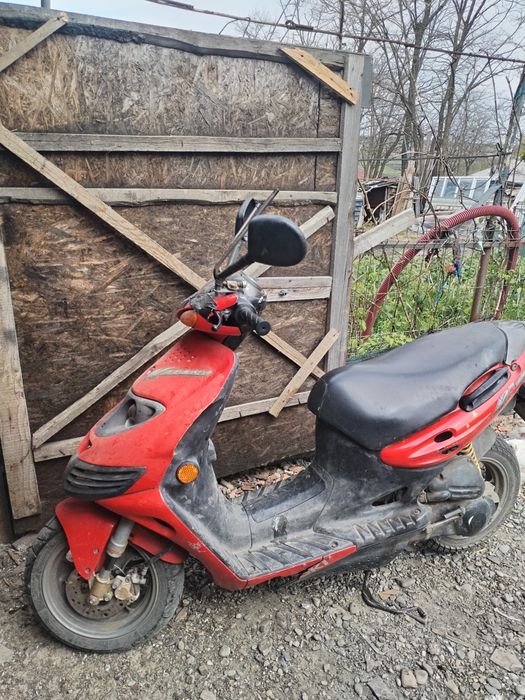 Vând scuter Suzuki katana 2 t 49cc