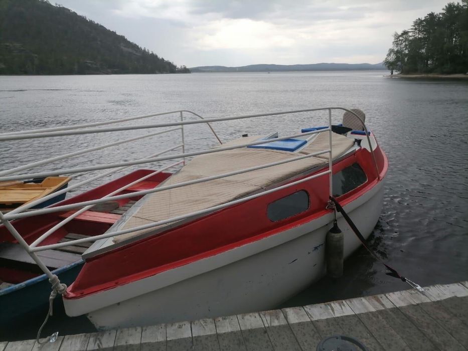 Продам каютный катер