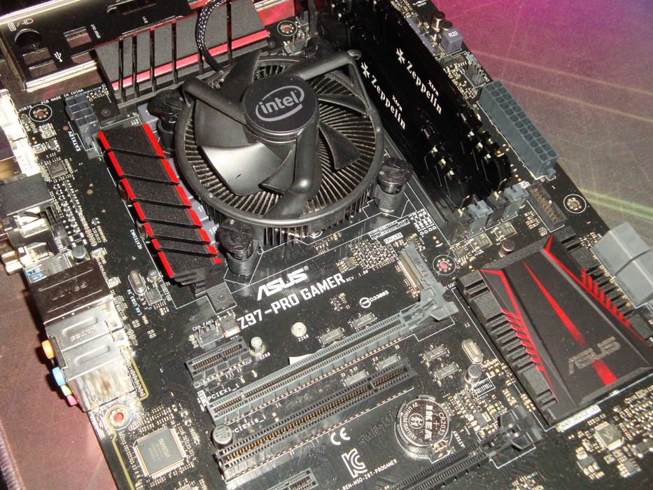 Kit asus Pro gamer Z97 black procesor i5 4590 3.7 Ghz 16GB ram ddr3