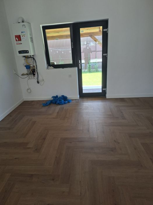 vand casa cu 4 camere zona ultra central