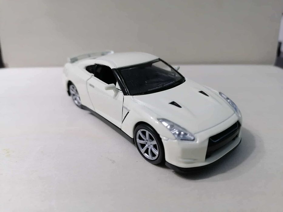 Нисан ГТ-Р в мащаб 1:34 .