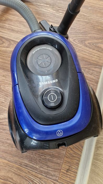 Продам пылесос ///