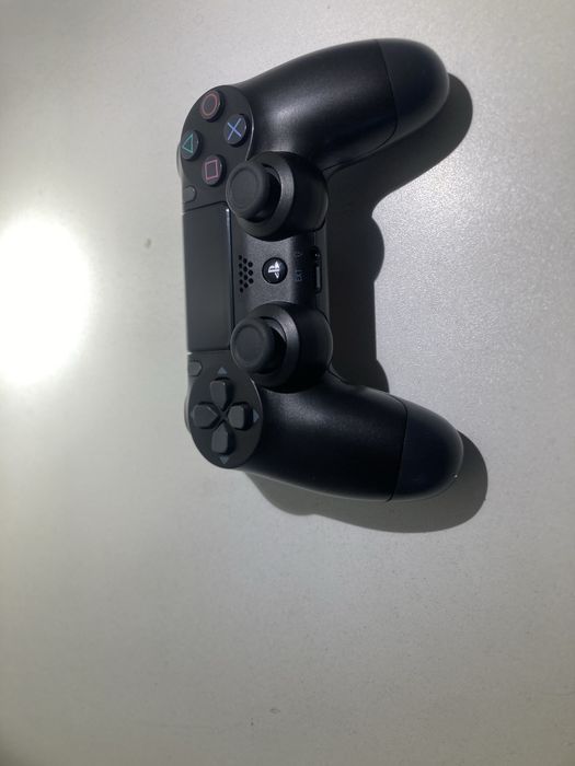 Playstation 4 с геймпадом