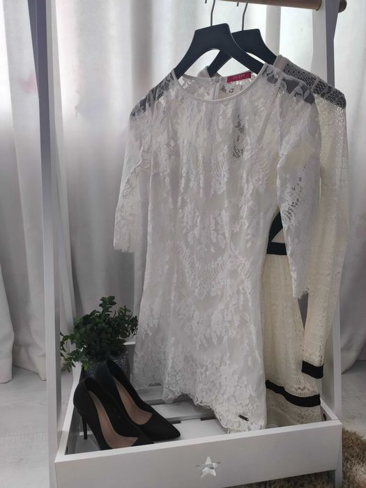 Рокля GUESS, размер XS, гр. обиколка 80см, от мишница до долу 60см.
